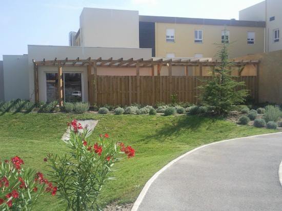 Pose de clôtures en bois à Lunel