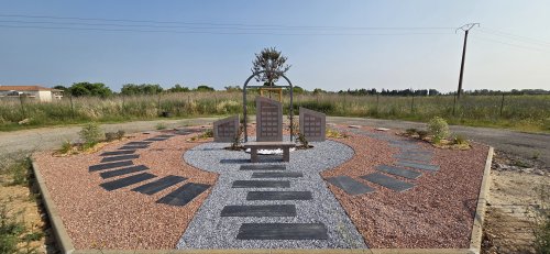 Jardin du Souvenir paysager au cimetière du Grezet à Rodilhan